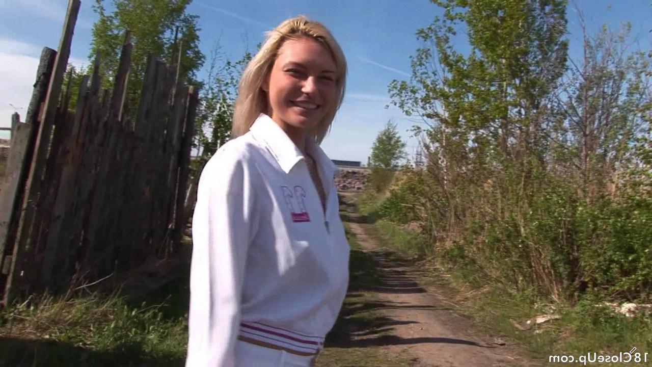 12P Maria Masturbating and Peeing in the Wild