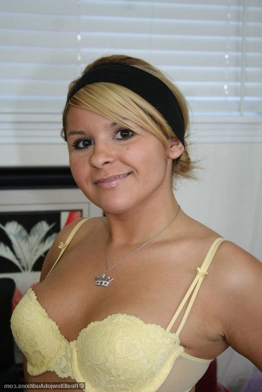 15P Sexy pornstar Brandi Lace up close and personal