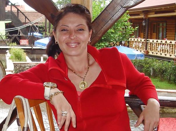 9P Turkish Mom Nergis