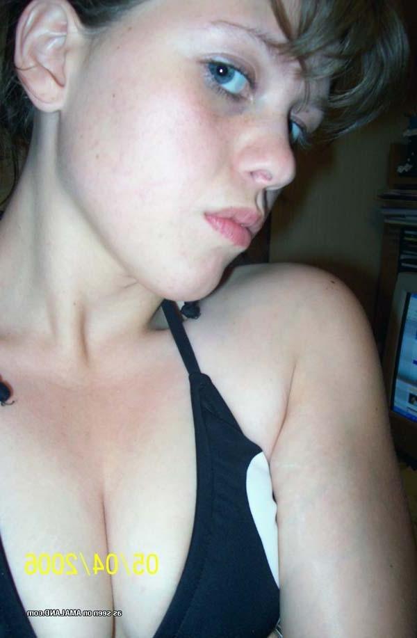 16P Photos of a steamy hot honey in her sexy underwear