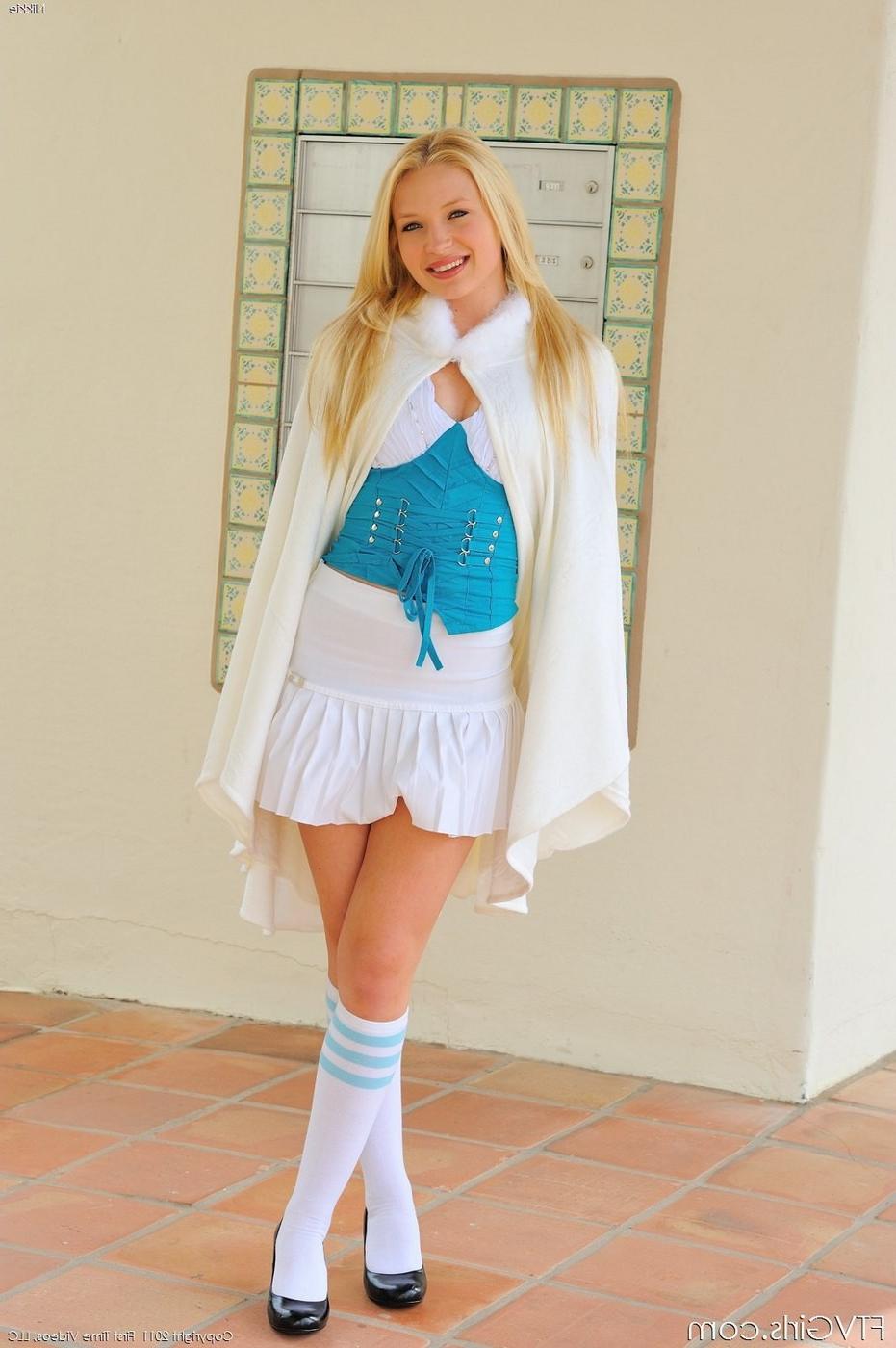 16P Nikkie in a school girl outfit pulls her labia hard