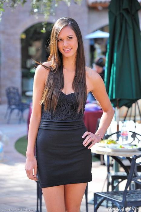16P Teen Babe Strips in Public