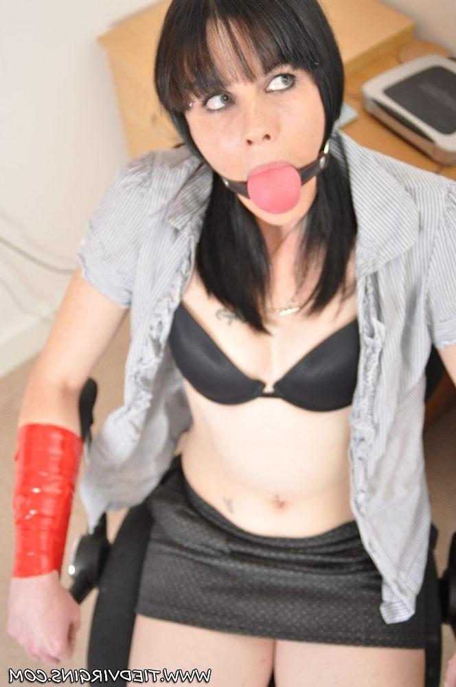 12P This slut is tied up for the first time at work