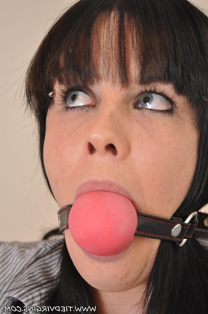 12P This slut is tied up for the first time at work