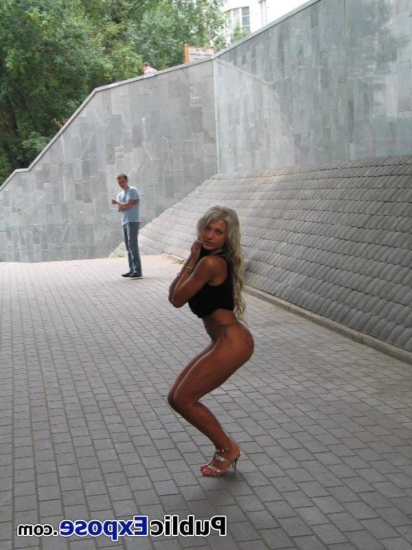 15P Swarthy blonde rule-breaker undresses to nothing insolently in public