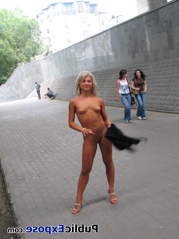 15P Swarthy blonde rule-breaker undresses to nothing insolently in public