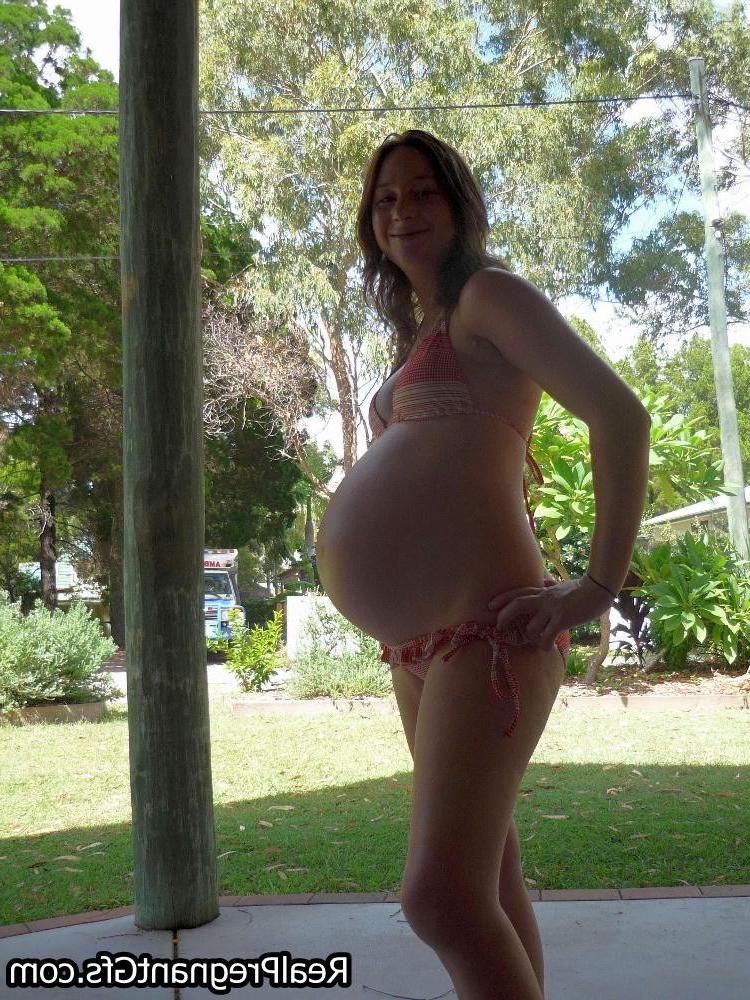 15P Pregnant amateur girls posing