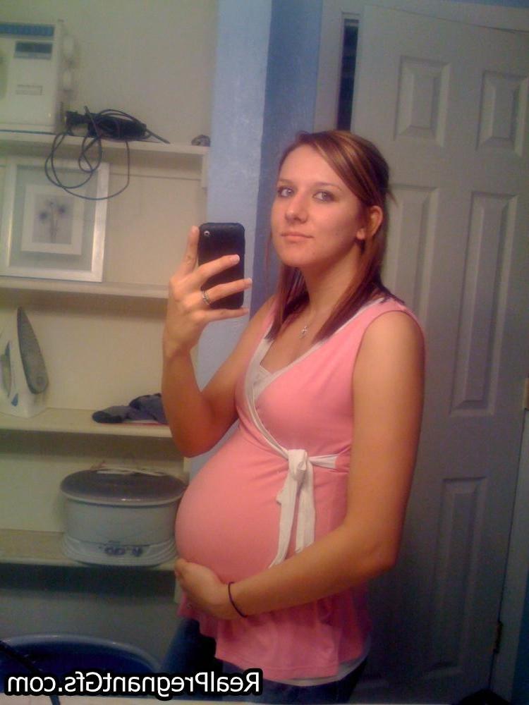15P Pregnant amateur girls posing