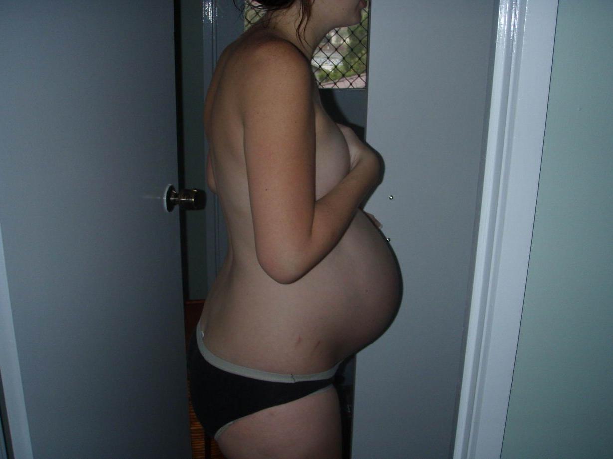 15P Pregnant amateur girls posing