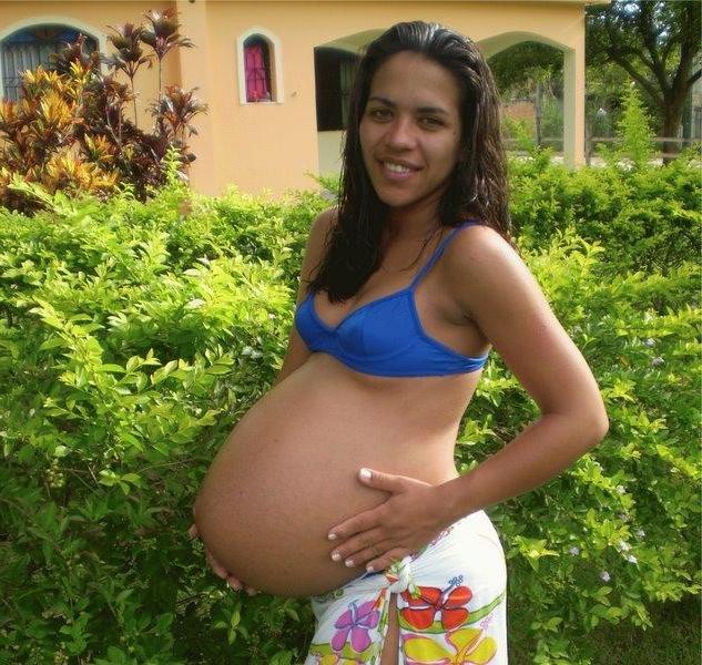 15P Pregnant amateur girls posing