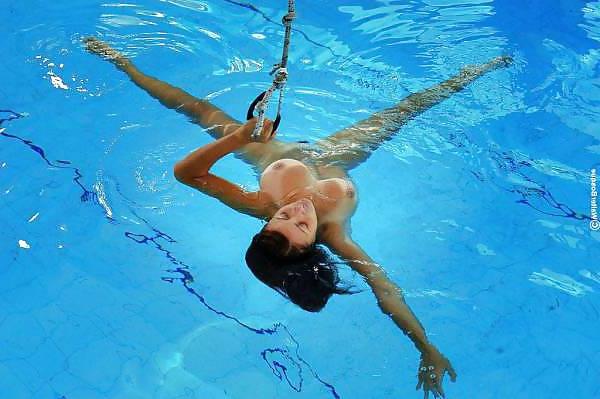 8P Gorgeous Water Gymnast in the Pool