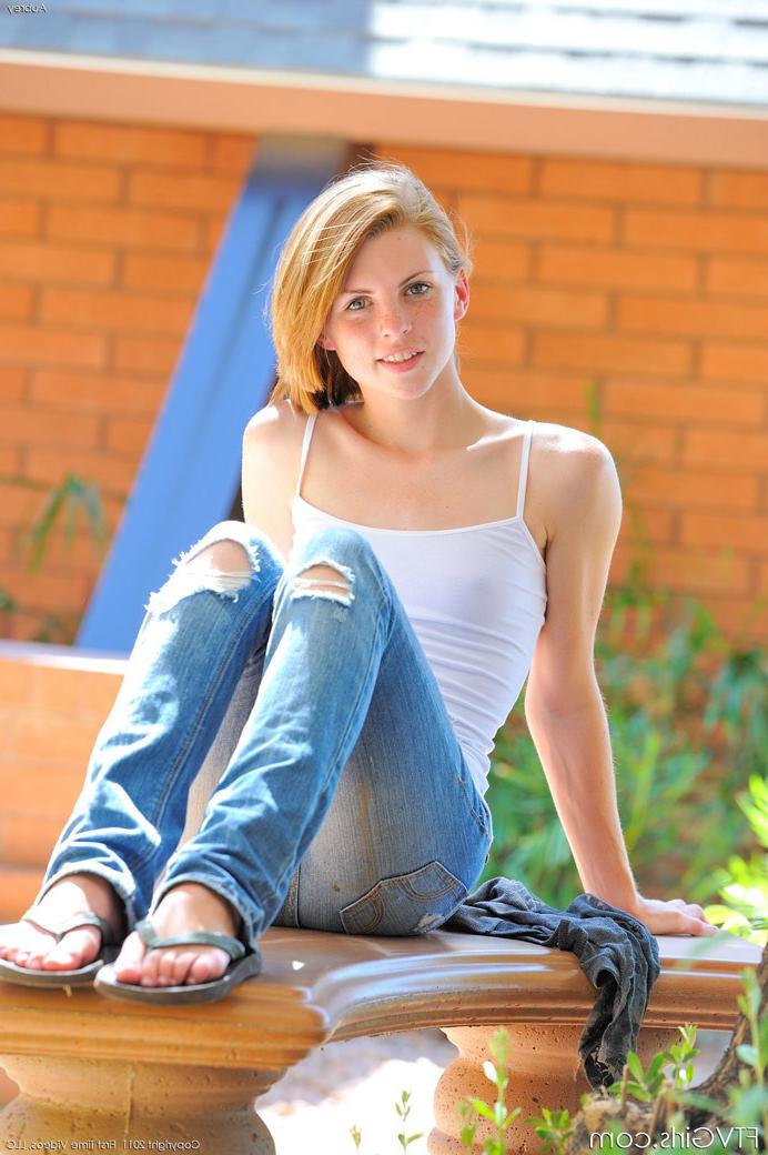 15P Cute tiny tits teeny flashing her pussy in public