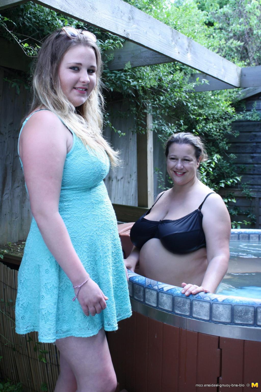 16P Chubby babe doing a naughty British lesbian BBW