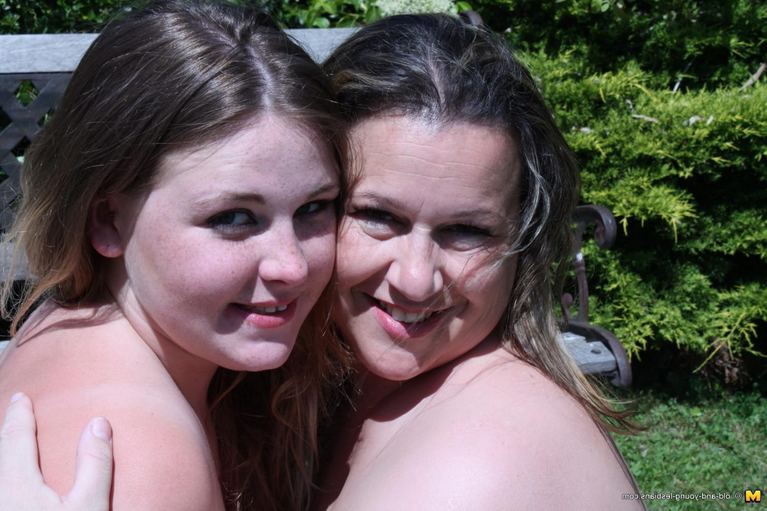 16P Chubby babe doing a naughty British lesbian BBW
