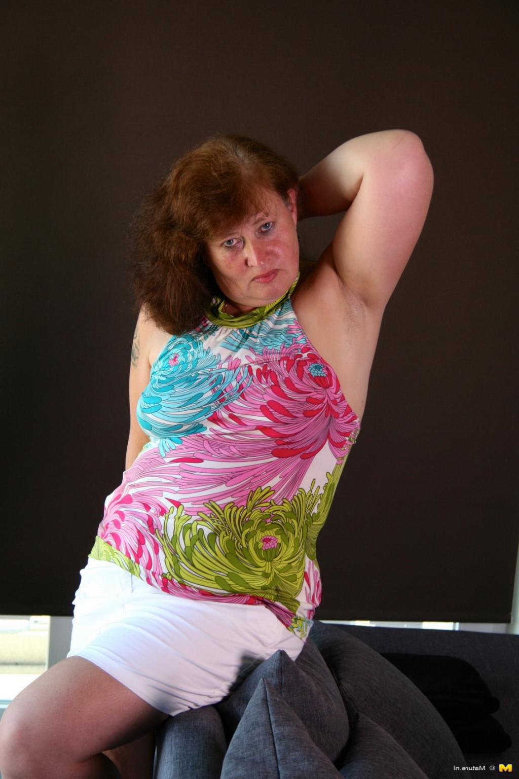 16P Horny Dutch mature BBW getting dirty