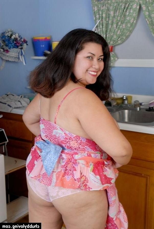 16P Fat housewife Tyung Lee strips and spreads pussy in kitchen