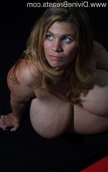15P Artistic Preggo Tits