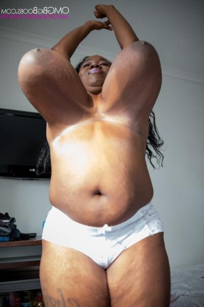 15P BBW ebony babe Summer Lashay bounces her gigantic tits