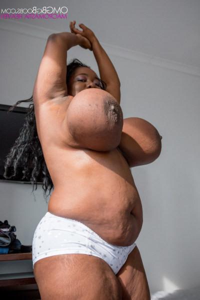 15P BBW ebony babe Summer Lashay bounces her gigantic tits