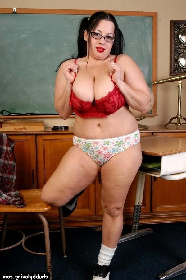 16P Fat coed Devyn Devine getting nasty in classroom