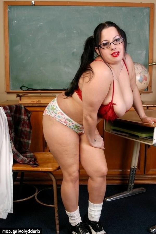 16P Fat coed Devyn Devine getting nasty in classroom