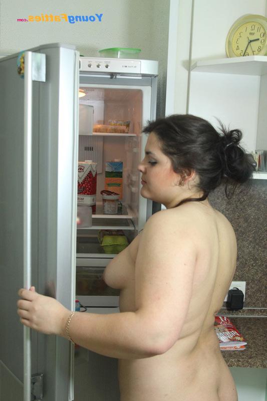 12P Naked teenage plumper hits the kitchen by night