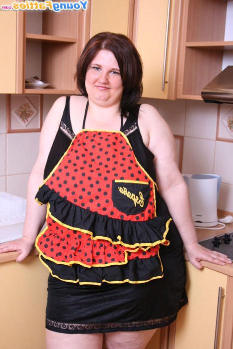 12P Teenage plumper demonstrates her curves in kitchen