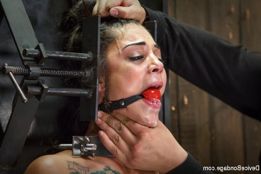 15P Bondage porn pics