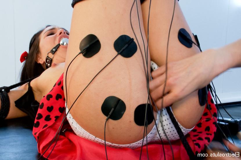 15P Sparks fly! Intense submission: Lorelei reveals Juliette's true!