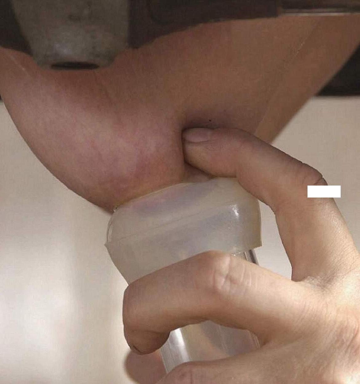 20P lactating babe bondaget and gets milking
