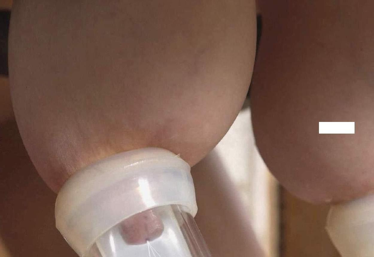 20P lactating babe bondaget and gets milking