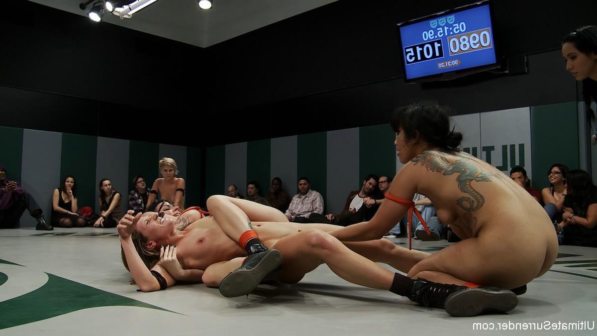 24P Non-scripted group lesbian wrestling in front of the audience