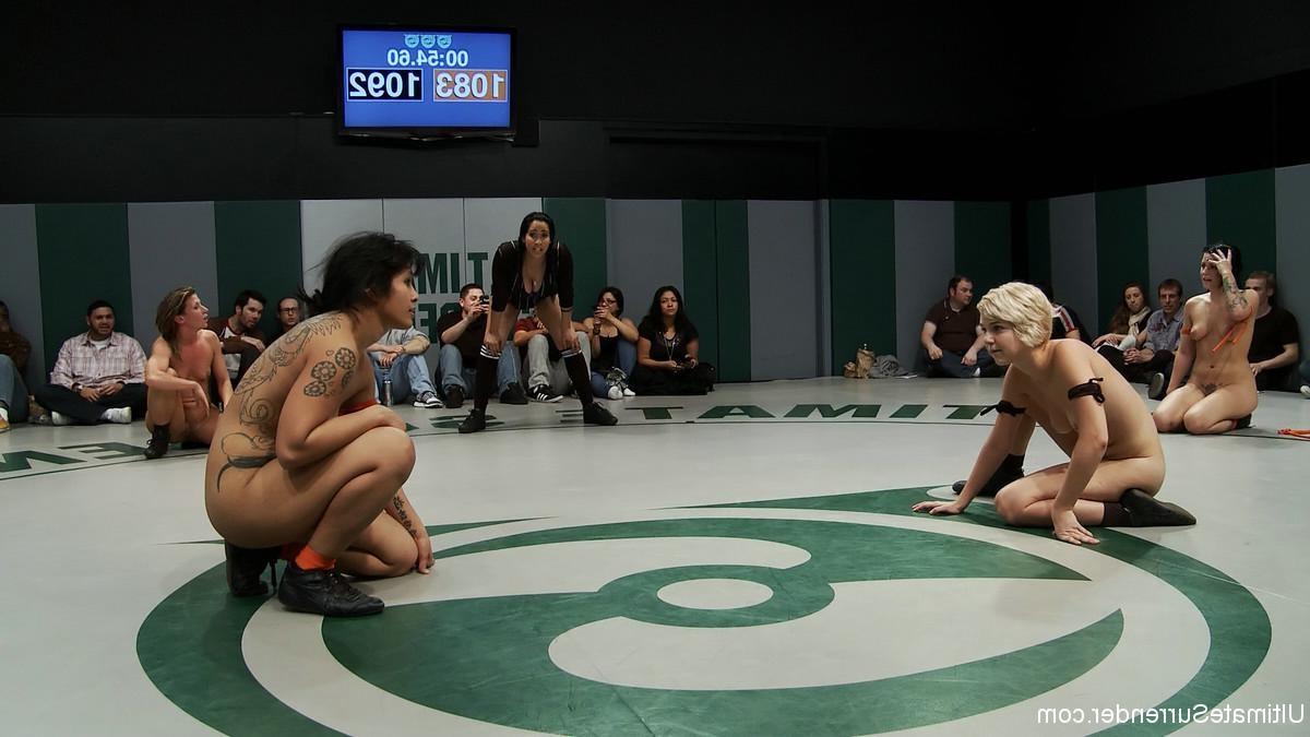 24P Non-scripted group lesbian wrestling in front of the audience