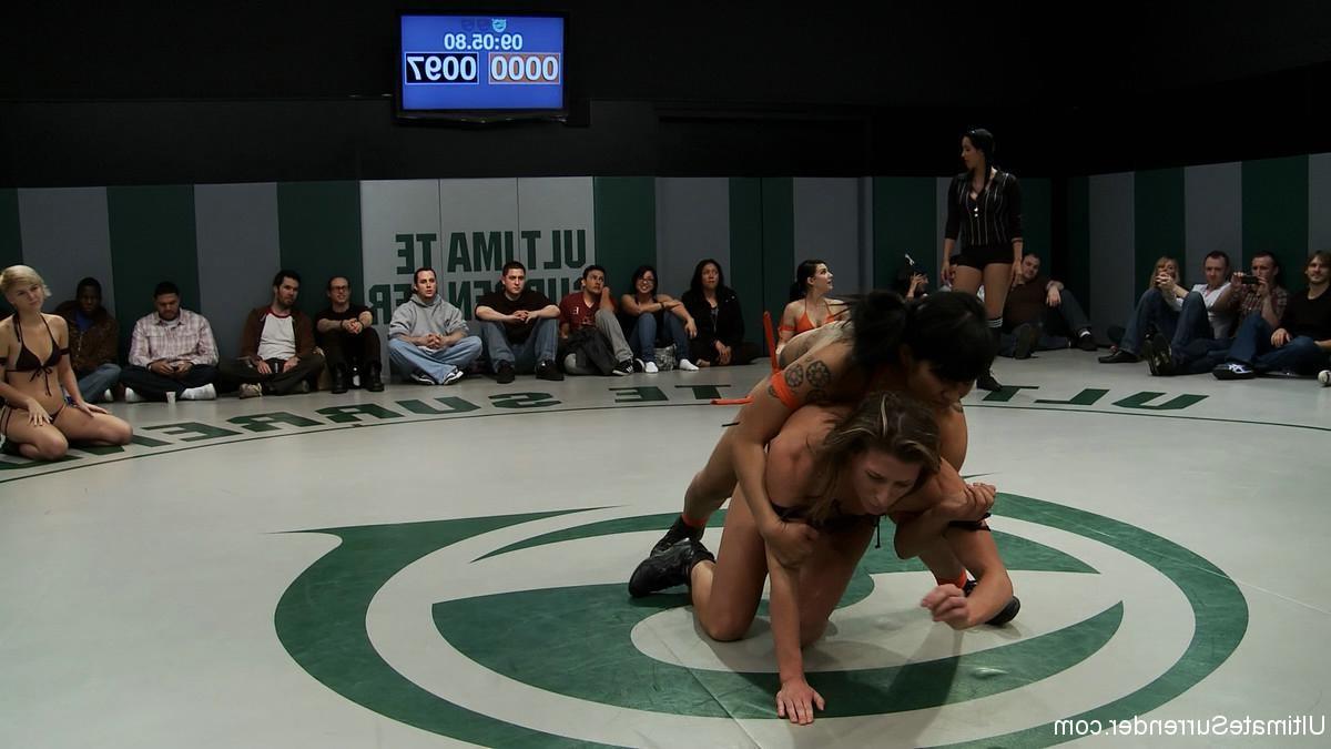 24P Non-scripted group lesbian wrestling in front of the audience