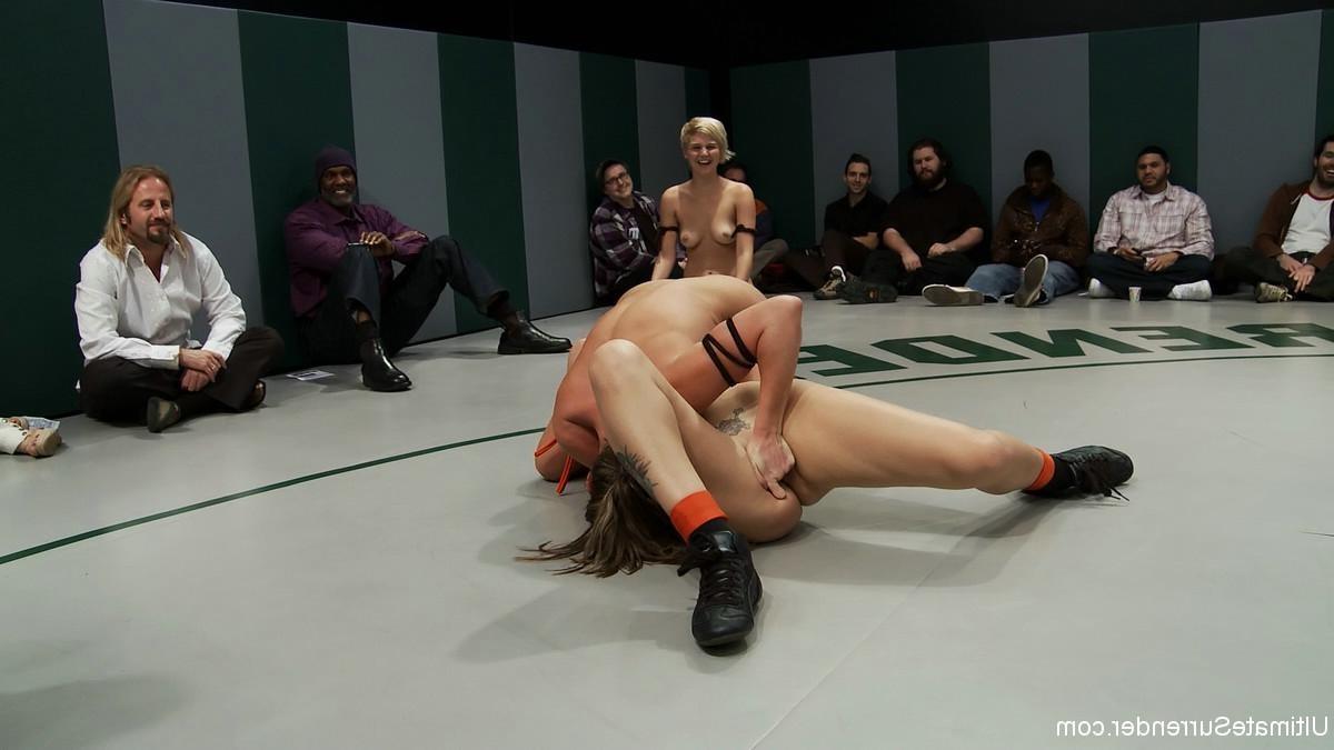 24P Non-scripted group lesbian wrestling in front of the audience