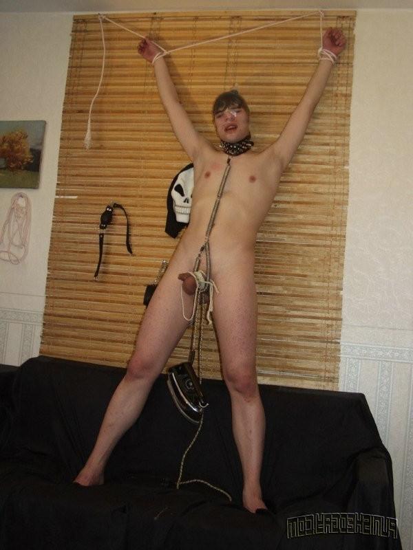 12P Worshipping feet and cock
