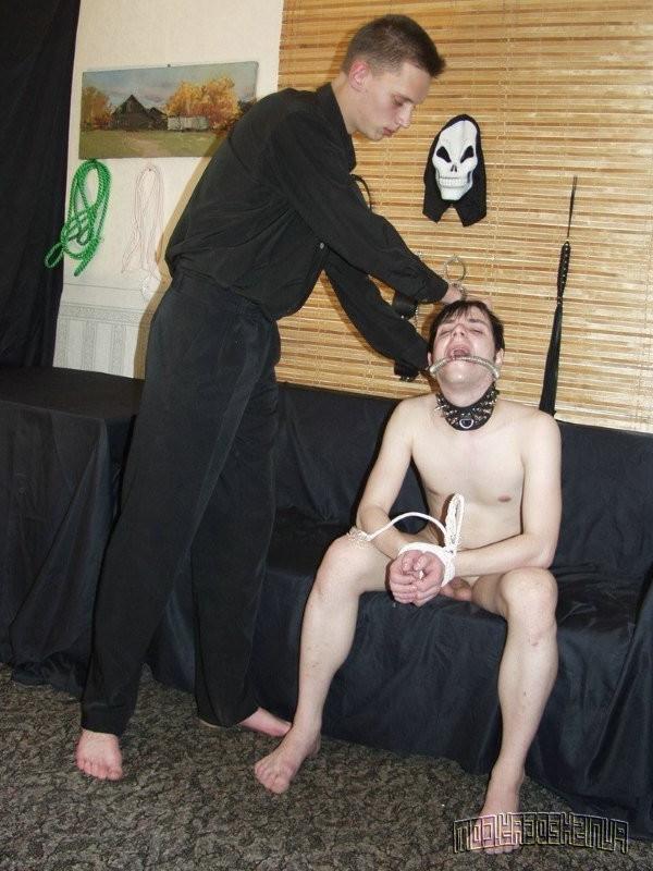 12P Worshipping feet and cock