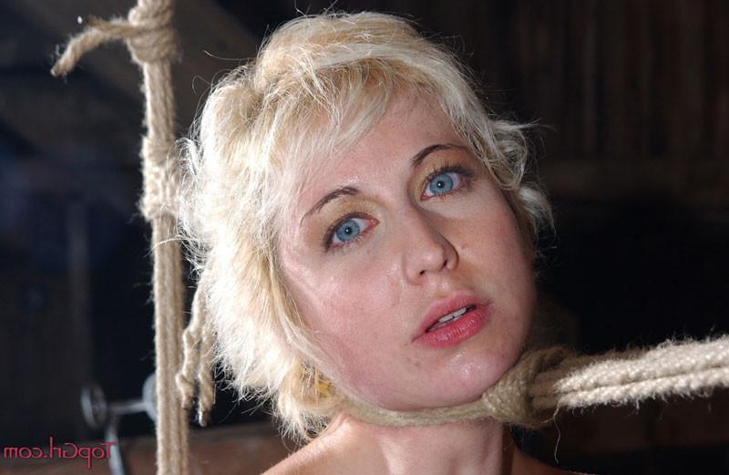 16P Niki Nymph is in love with the idea of a rodeo and Sister Dee has a few ways to