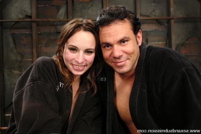 15P Die freche Amber Rayne wird gefesselt und hat harten Sex