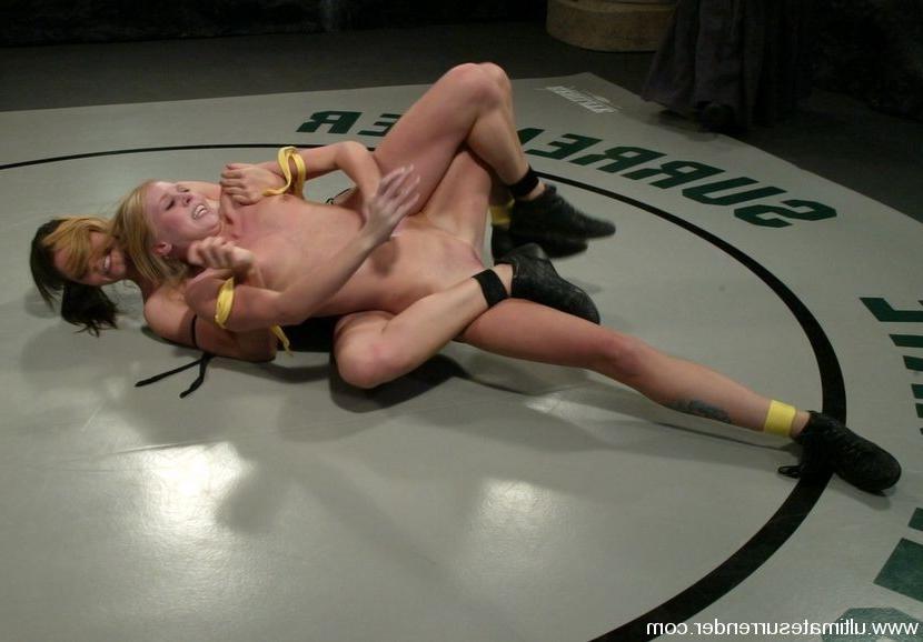 15P Bobbi Star destroys hot blond in F/F sex wrestling.