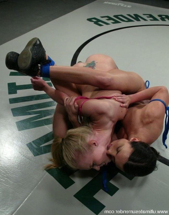 15P Ripped hardbody, dominates tiny blond on the wrestling mat.