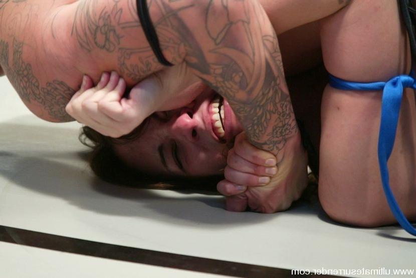 15P Nude female wrestler get beaten, then fucked by the winner.