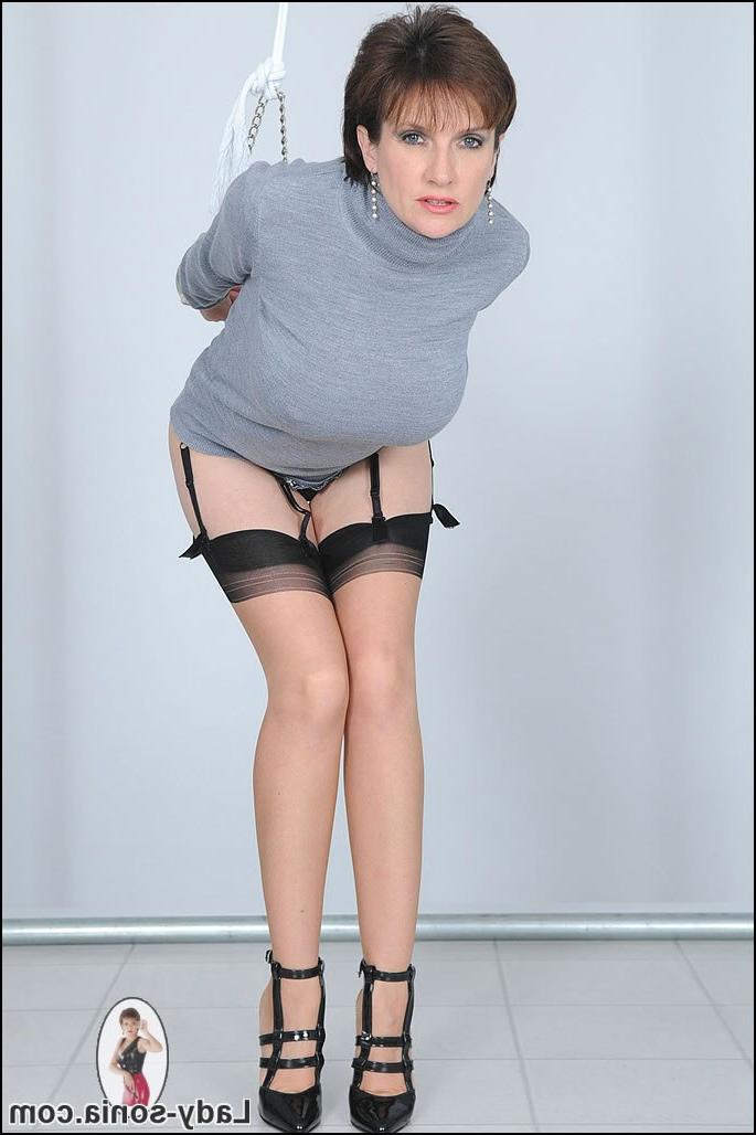 11P Lady sonia bondage