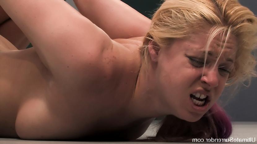 15P Amazon girl gets her ass kicked in real wrestling