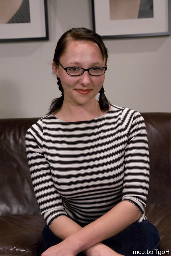 15P Submissive girl Maggie Mayhem gets bound for first time