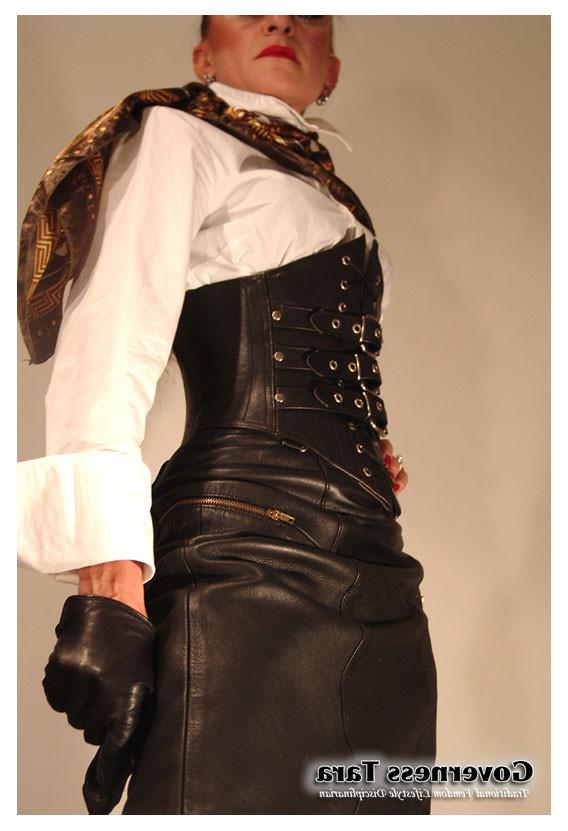 15P A strict brunette mistress posing in leather and high heels