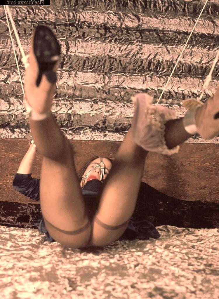 16P Retro babes in old school hard bondage