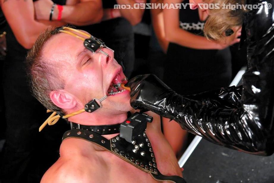 19P Mistress abuses her slave on stage in front of an audience
