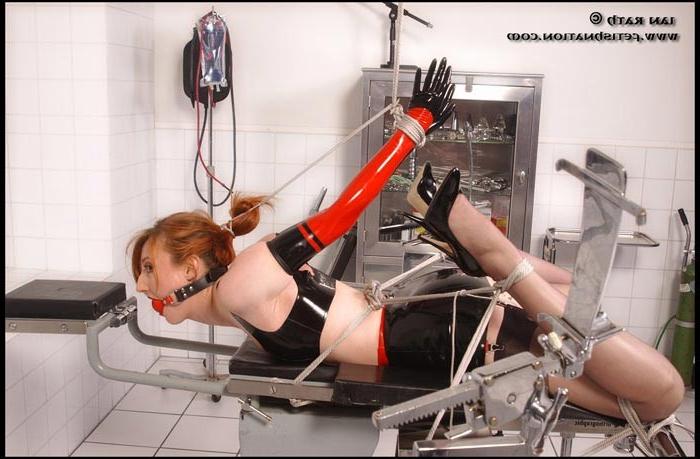 14P Redhead fetish babe gets her pussy clothespinned