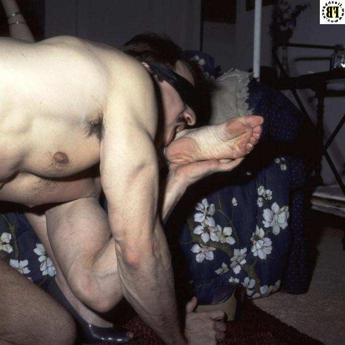 15P Nice pics of retro babes all in hard rope bondage